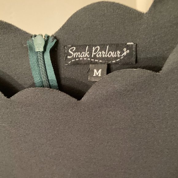 Smak Parlour Scalloped Fit and Flare dress, Dark Green, SIze Medium - Picture 5 of 5